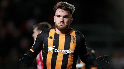 Aaron Connolly - Clubless Aaron Connolly signs for Sunderland - rte.ie - Ireland