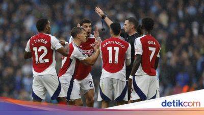 Kejenakaan Arteta Jawab soal Kartu Merah Trossard