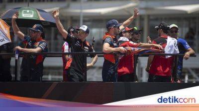 Marc Marquez - Raul Fernandez - Jorge Martín - Alex Rins - Fabio Di-Giannantonio - Marco Bezzecchi - Luca Marini - Jack Miller - Motogp Mandalika - Parade MotoGP Mandalika: Jorge Martin Cs Disambut Ribuan Fans! - sport.detik.com - Indonesia