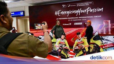 Euforia Pertamina Grand Prix of Indonesia Sambut Wisatawan di Bandara Lombok