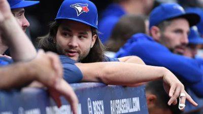 Blue Jays' Bichette to have surgery to repair broken finger