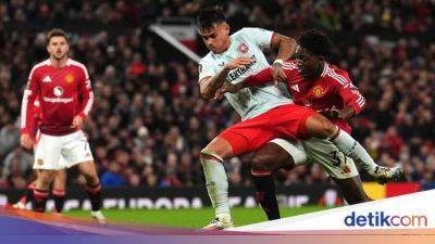 MU Vs Twente: Mees Hilgers Solid Bendung Serangan Setan Merah