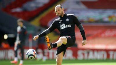 Carroll paying out of his own pocket to play for fourth-tier Bordeaux