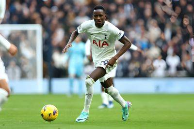 10-man Tottenham beat Qarabag 3-0 in Europa League opener