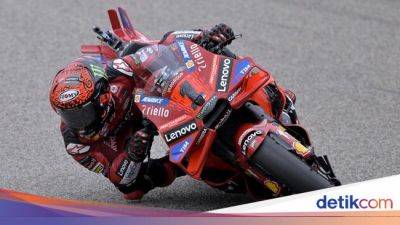 Francesco Bagnaia - Marco Bezzecchi - Seperti Ada yang Mengganjal di Hatinya Francesco Bagnaia - sport.detik.com