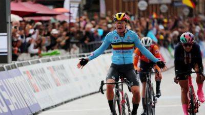 Kopecky defends world road title in thrilling battle