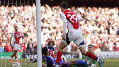 Arsenal score two stoppage time goals to beat Leicester