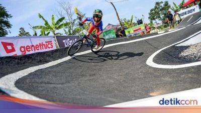 Aksi Pesepeda Cilik Taklukkan Kejuaraan Pump Track Bandung