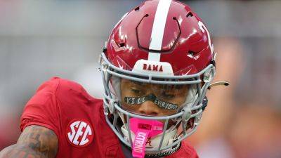 Alabama's 17-year-old star receiver writes blunt 2-word message on eye black ahead of breakout game