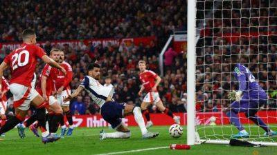 Slick Spurs romp to 3-0 win over 10-man Manchester United