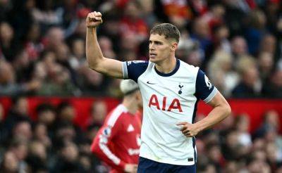 Tottenham Beat 10-Man Manchester United To Up Pressure On Erik Ten Hag