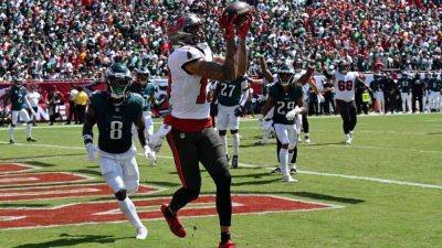 Mike Evans becomes Bucs' all-time leading scorer with TD vs. Eagles - ESPN