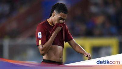 AS Roma Lepas Smalling ke Arab Saudi