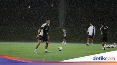 Hujan Salju Warnai Latihan Timnas Indonesia di Arab Saudi