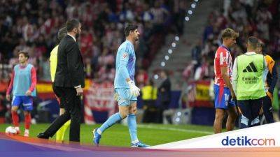 Derby Madrid yang Chaos: Suporter Lempari Benda, Laga Sempat Disetop