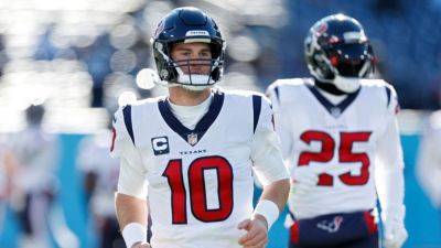 Sources - Texans to sign QB Davis Mills to one-year, $5M deal - ESPN