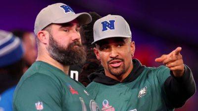 Travis Kelce - Jason Kelce - Jason Kelce thinks Jalen Hurts 'needs to be more of a leader' amid QB's new responsibilities - foxnews.com - Usa - county Eagle