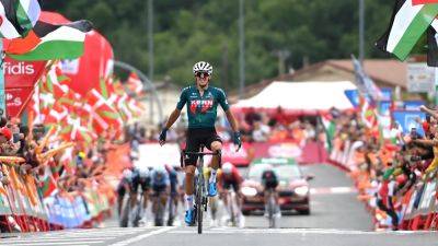 Eddie Dunbar - Urko Berrade makes late break to take Vuelta stage victory - rte.ie - Spain - Switzerland - Australia - Slovenia