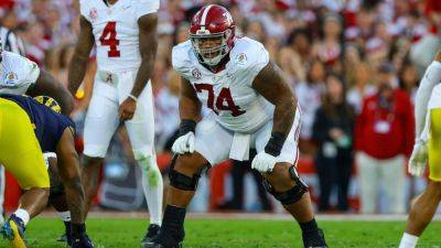 Sources - Alabama LT Kadyn Proctor doubtful with shoulder injury - ESPN