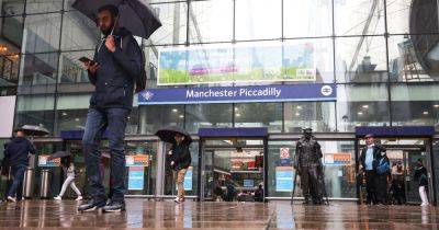 LIVE: Manchester Piccadilly rail lines blocked with 'major disruption' expected for hours - manchestereveningnews.co.uk