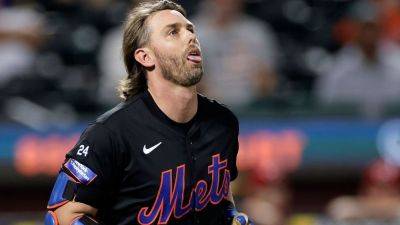 Mets 2B Jeff McNeil has broken right wrist, MRI reveals - ESPN