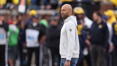 Urban Meyer - Derek Jeter - Derek Jeter gave Michigan football team an inexperienced locker-room speech before blowout loss to Texas - foxnews.com - New York - county Hall - state Texas - state Michigan - county Davis - county Warren