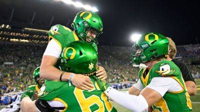 Oregon struggles again, survives vs. Boise State on late FG - ESPN