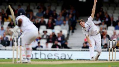 Sri Lanka all out for 263, 62 behind, on third day at Oval