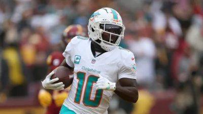 Tyreek Hill briefly detained for traffic violation ahead of Dolphins' season opener