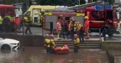 Flats evacuated and emergency refuge centre set up after devastating flooding in Stockport - manchestereveningnews.co.uk