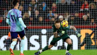 Arsenal beat Brentford to close gap on Liverpool