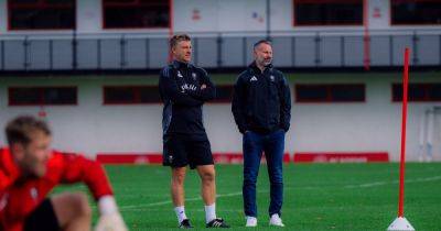 Ryan Giggs - Gary Neville - David Beckham - Phil Neville - Paul Scholes - Karl Robinson - Nicky Butt - Man United legend Ryan Giggs expects hostile Man City trip with Salford City priority clear - manchestereveningnews.co.uk