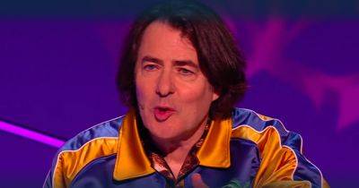 Joel Dommett - ITV Masked Singer fans praise 'utter professional' Jonathan Ross for 'rescuing' awkward moment - manchestereveningnews.co.uk - Britain - Usa