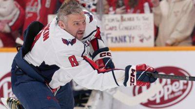 Alex Ovechkin scores goal No. 873, draws closer to record - ESPN