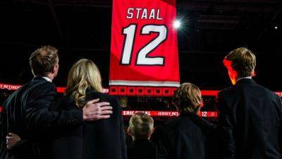 Eric Staal sees his No. 12 retired by Carolina Hurricanes - ESPN