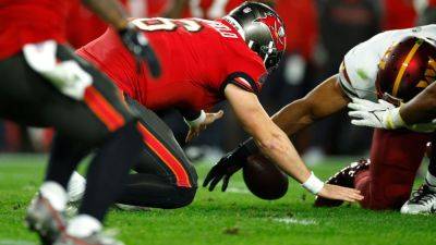 Baker Mayfield takes blame for costly fumble as Bucs' season ends - ESPN