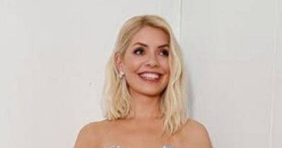Phillip Schofield - Holly Willoughby - Stephen Mulhern - Holly Willoughby 'settles argument' after sensational Dancing on Ice appearance causes distraction - manchestereveningnews.co.uk - Instagram