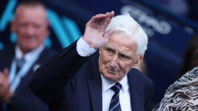 Manchester City great Book dies at 90