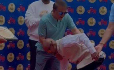 Watch: Frail Vinod Kambli Struggles To Walk At Wankhede Stadium Ceremony, Meeting With Sunil Gavaskar Viral