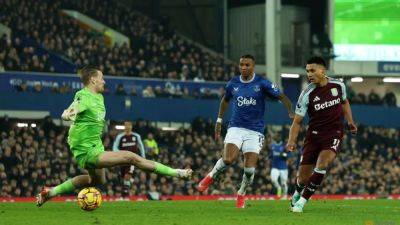 Flat start for Moyes as toothless Everton beaten 1-0 by Villa