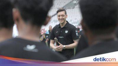 Mesut Oezil Sambut Gembira Gencatan Senjata Israel dan Hamas - sport.detik.com - Israel
