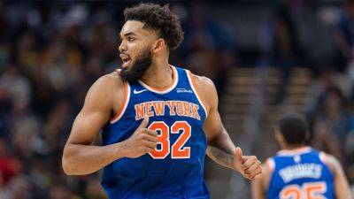 Knicks' Karl-Anthony Towns has bone chip in thumb, sources say - ESPN