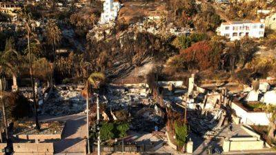 Gavin Newsom - LA wildfires embolden critics, but relocation unlikely - channelnewsasia.com - Usa - New York - Los Angeles