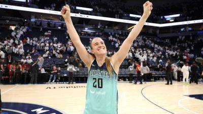 Sabrina Ionescu not 100%, but cleared to play in Unrivaled - ESPN