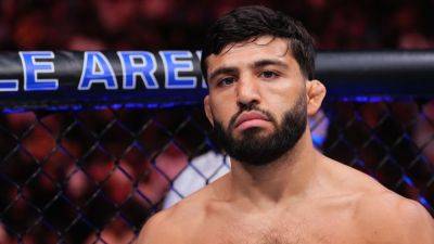 Tsarukyan out of UFC 311, Makhachev to defend title vs. Moicano - ESPN