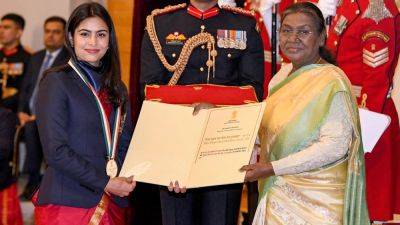 Manu Bhaker - Harmanpreet Singh - Dhyan Chand - Manu Bhaker, D Gukesh Receive Khel Ratna From President Droupadi Murmu - sports.ndtv.com
