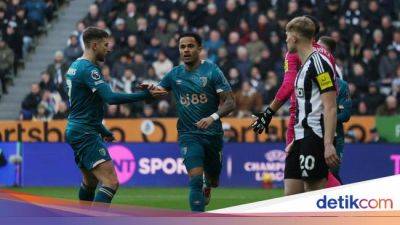 Kepa Arrizabalaga - Newcastle United - Martin Dubravka - Antoine Semenyo - Lewis Hall - Liga Inggris - Dilibas Bournemouth, Rentetan Kemenangan Newcastle Terhenti - sport.detik.com