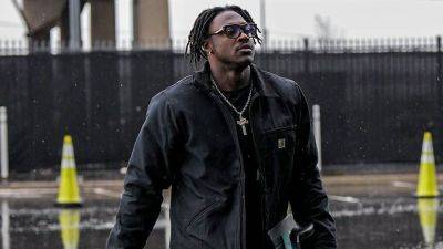 2024 NFL playoffs: A.J. Brown's all-black look leads divisional round arrivals - ESPN