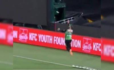 "Catch Of The Year": Glenn Maxwell Kicks Off 2025 New Year's Highlight Reel With One-Handed Stunner