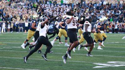 Northern Illinois sends message to Notre Dame ahead of CFP title game - ESPN